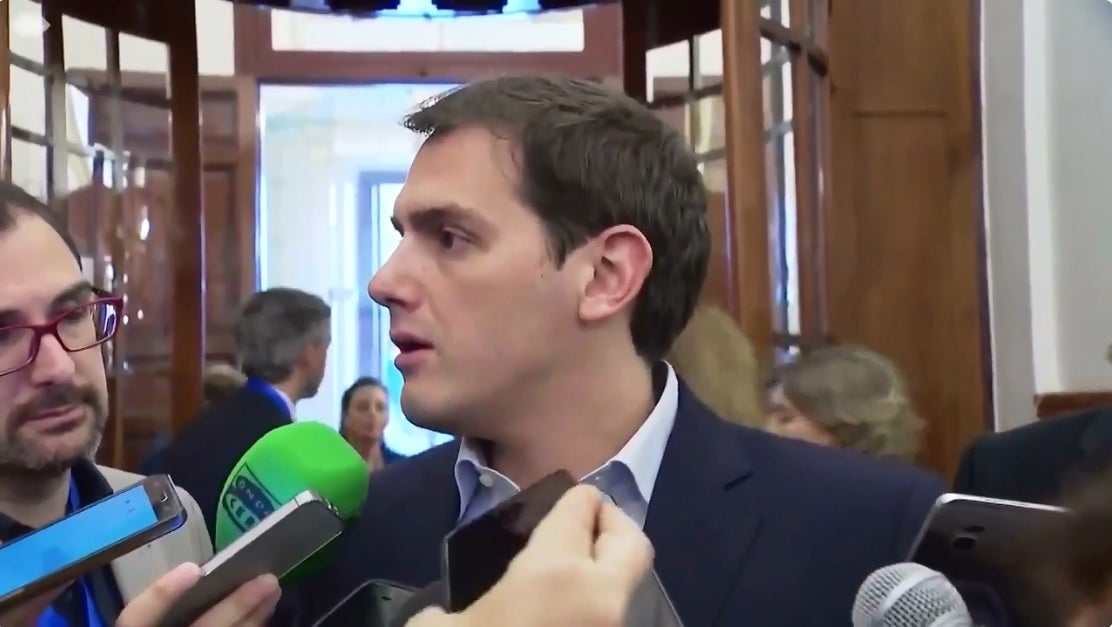 El rifirrafe de Albert Rivera con los periodistas del Congreso tras la Sesión de Control El rifirrafe de Albert Rivera con los periodistas del Congreso tras la Sesión de Control