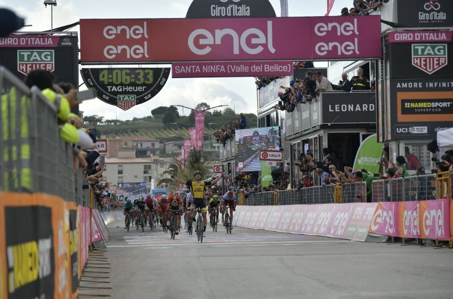 Enrico Battaglin se impone al sprint en Santa Ninfa; Rohan Dennis sigue como 'maglia rosa' Enrico Battaglin se impone al sprint en Santa Ninfa; Rohan Dennis sigue como 'maglia rosa'