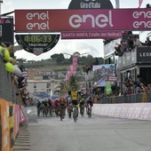 Enrico Battaglin gana al sprint la 5ª etapa del Giro Enrico Battaglin gana al sprint la 5ª etapa del Giro
