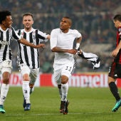 Douglas Costa celebra su gol ante el Milan en la final de la Copa de Italia