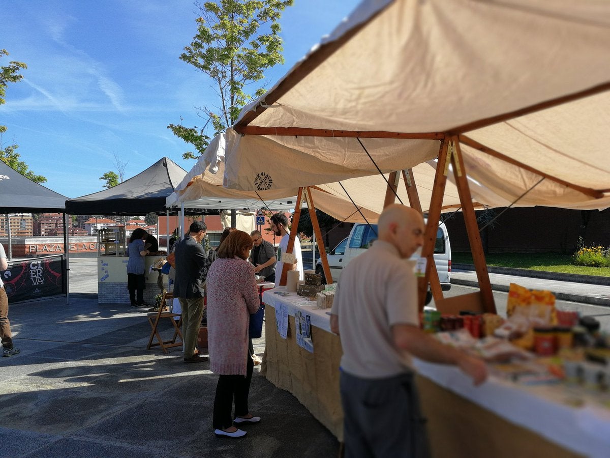 Aquí en la Onda Cantabria. Medio Ambiente: Ecomercado de la UC Aquí en la Onda Cantabria. Medio Ambiente: Ecomercado de la UC