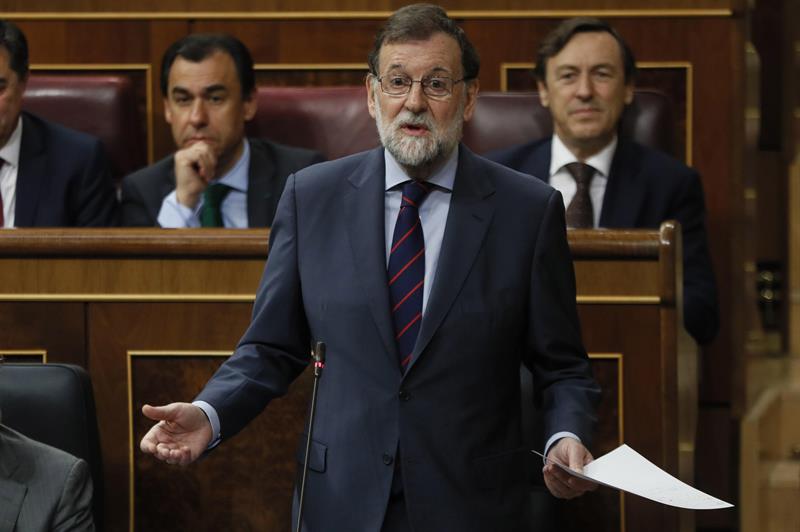 Rajoy llama "aprovechategui" a Rivera por escenificar desencuentros buscando votos Rajoy llama "aprovechategui" a Rivera por escenificar desencuentros buscando votos