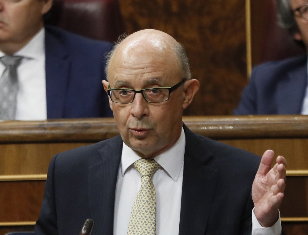 Montoro asegura que seguirá controlando la legalidad del gasto en Cataluña Montoro asegura que seguirá controlando la legalidad del gasto en Cataluña