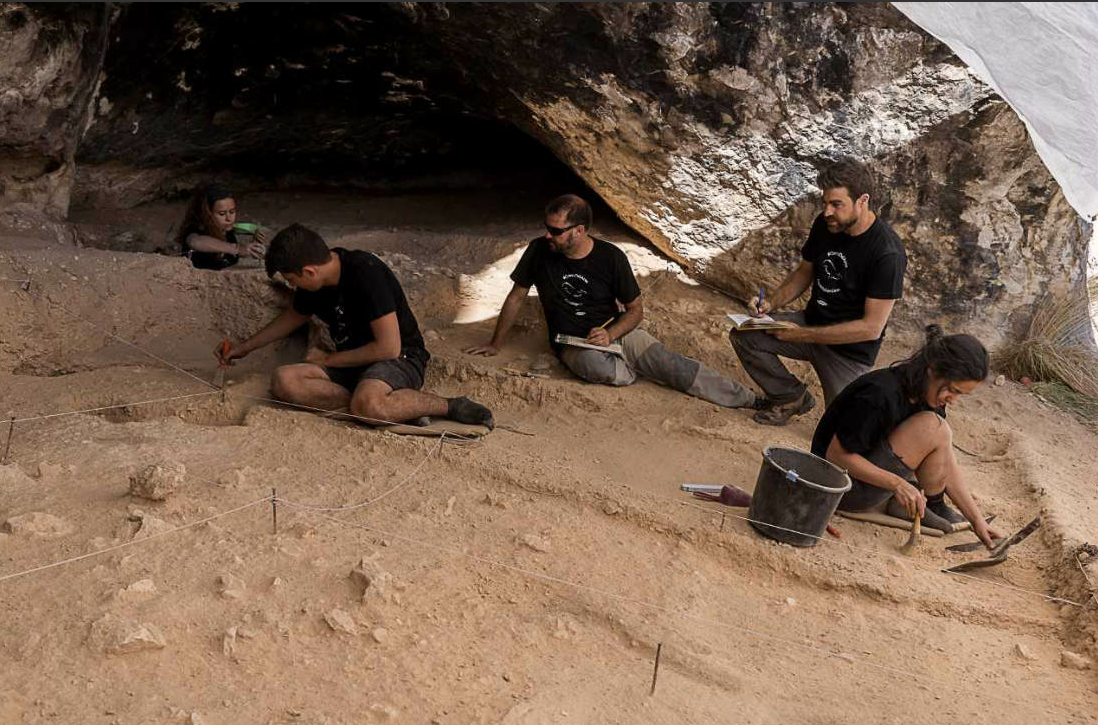 La cueva del Arco, un tesoro del paleolítico por excavar porque el equipo de investigación no dispone de fondos. La cueva del Arco, un tesoro del paleolítico por excavar porque el equipo de investigación no dispone de fondos.