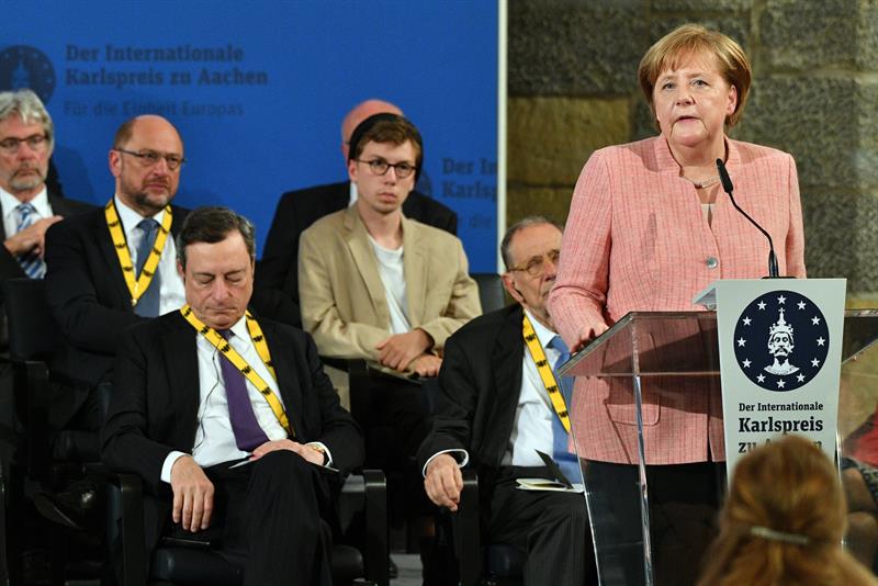 Angela Merkel: "Europa ya no puede esperar que EEUU le proteja de los conflictos" Angela Merkel: "Europa ya no puede esperar que EEUU le proteja de los conflictos"