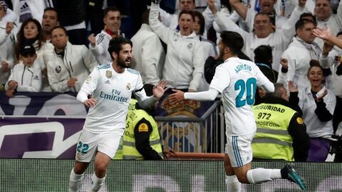 Isco y Asensio celebran un gol con el Real Madrid