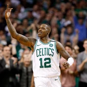 Terry Rozier celebra la victoria de los Boston Celtics Terry Rozier celebra la victoria de los Boston Celtics