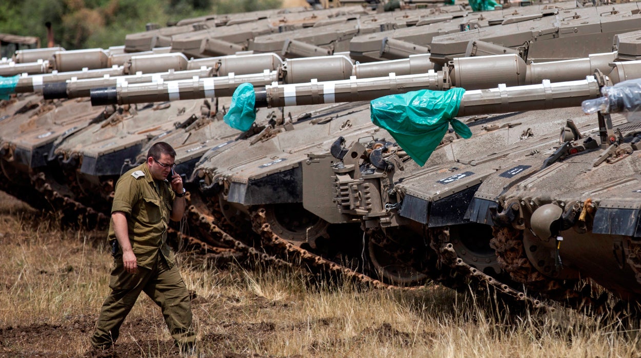 Israel ataca docenas de objetivos iraníes en Siria tras el disparo de 20 cohetes Israel ataca docenas de objetivos iraníes en Siria tras el disparo de 20 cohetes