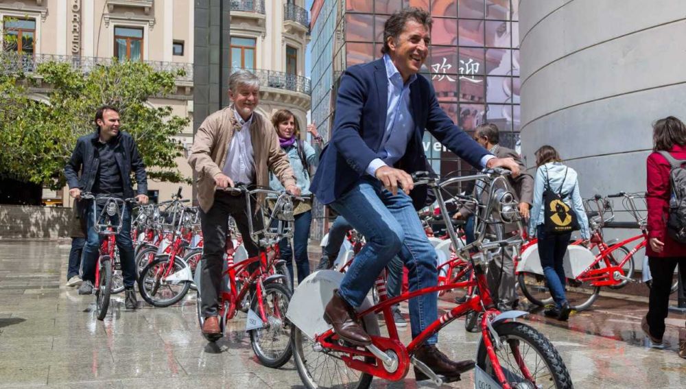 Perico Delgado pedalea en la ciudad