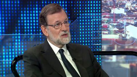 Rajoy ve "muy machista" la pol&eacute;mica generada por la foto de S&aacute;enz Santamar&iacute;a y Cospedal