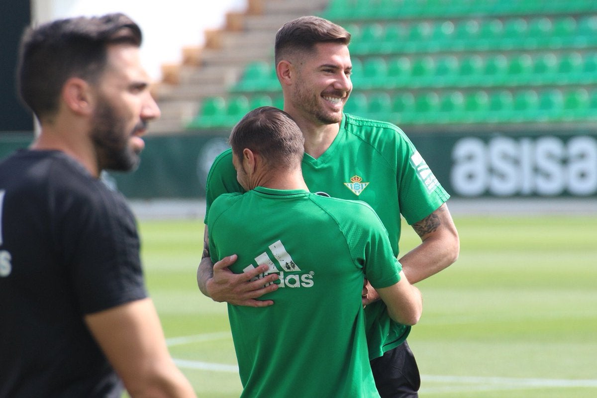 Javi García: "El derbi es especial porque a la gente le gusta estar orgullosa de lo que haga su equipo" Javi García: "El derbi es especial porque a la gente le gusta estar orgullosa de lo que haga su equipo"