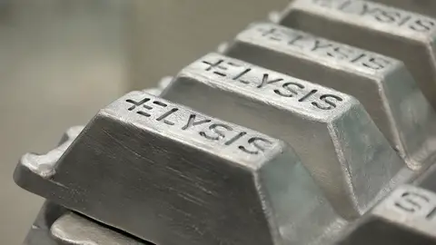 Apple apoya un método de fundición de aluminio sin carbón Elysis es el nombre de una nueva compañía apoyada por Rio Tinto, Alcoa y Apple y el Gobierno cnaadiense.