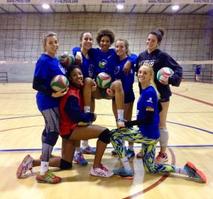 La capitana del Club Voleibol Elche, Adria Smith, se retira a los 34 años. La capitana del Club Voleibol Elche, Adria Smith, se retira a los 34 años.