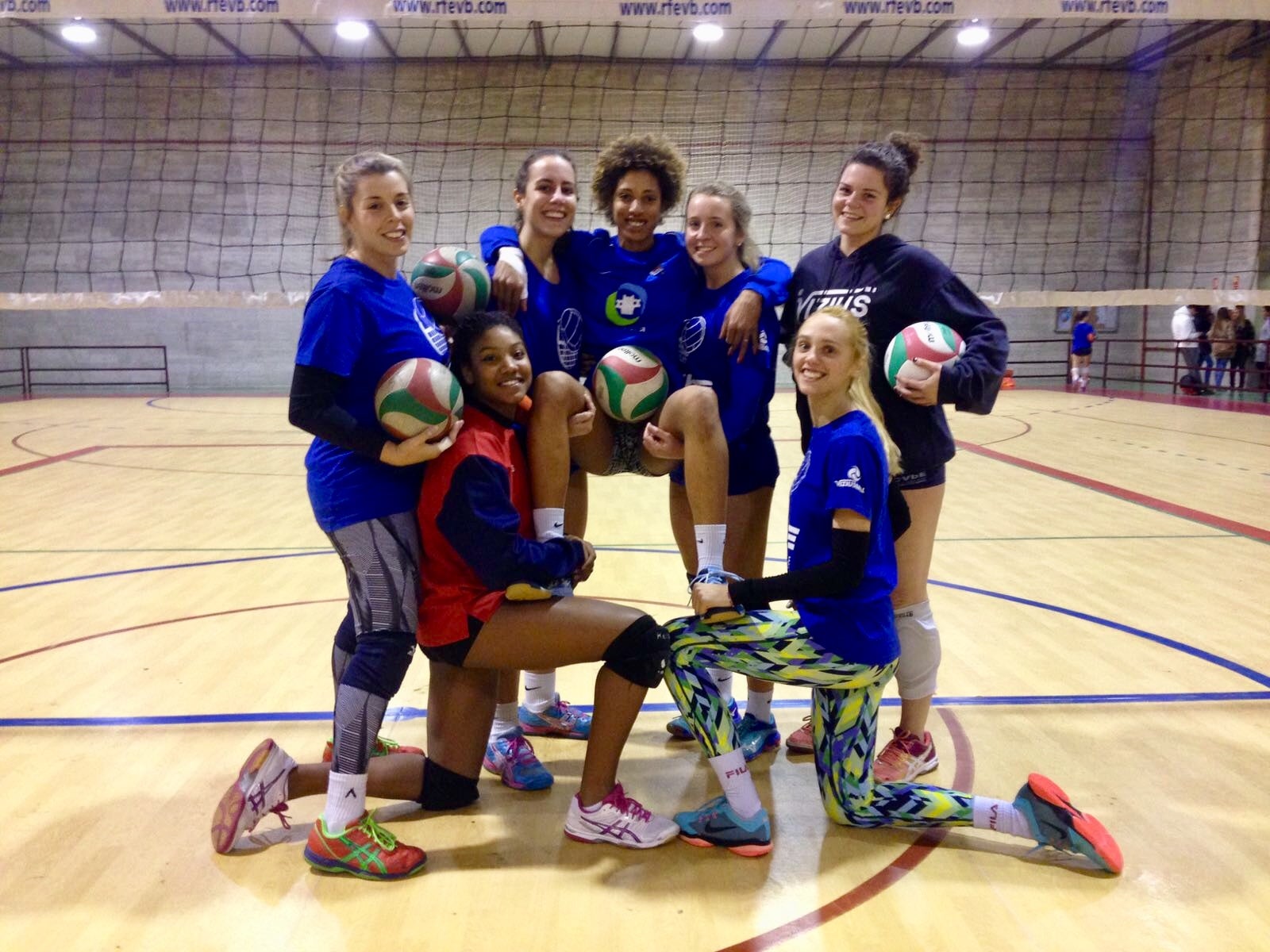 La 'vieja' guardia del Club Voleibol Elche vuelve para mantener el sénior femenino La 'vieja' guardia del Club Voleibol Elche vuelve para mantener el sénior femenino