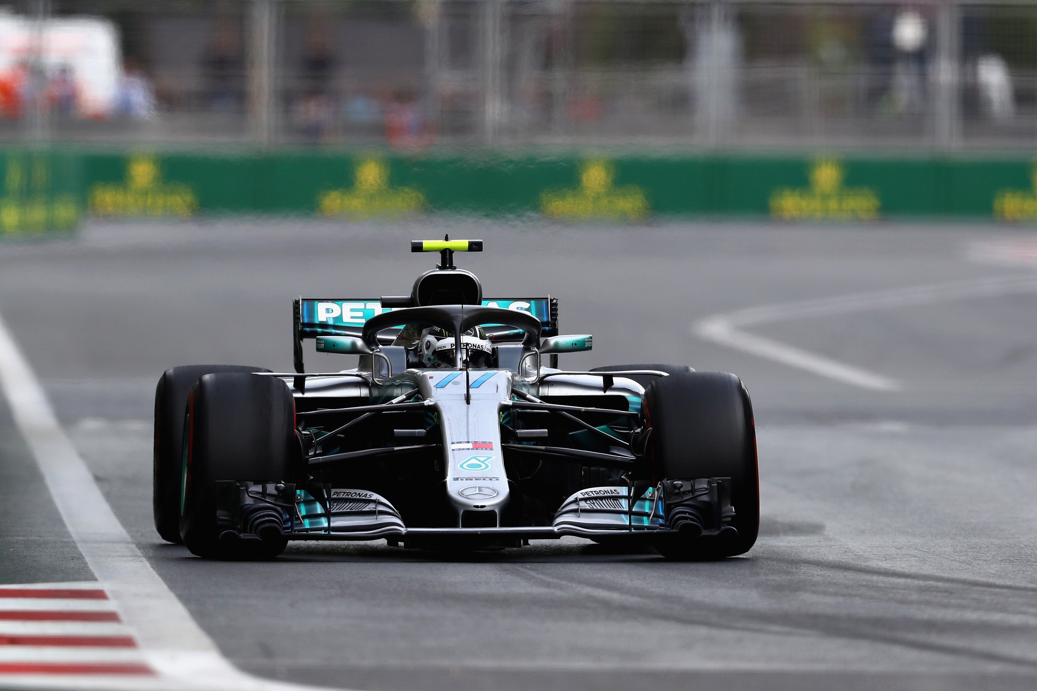 Hamilton domina los libres 2; Fernando Alonso finaliza 12º y Sainz, 17º Hamilton domina los libres 2; Fernando Alonso finaliza 12º y Sainz, 17º