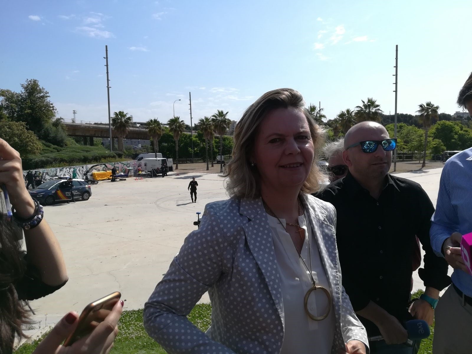 Salom acusa a Armengol de "sobredimensionar" el catalán y dice ser "tanto o más" mallorquina que miembros de MÉS Salom acusa a Armengol de "sobredimensionar" el catalán y dice ser "tanto o más" mallorquina que miembros de MÉS