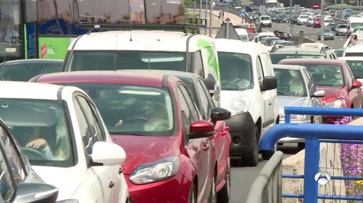 En Colectivo recoge firmas para exigir la gratuidad de la AP-9 En Colectivo recoge firmas para exigir la gratuidad de la AP-9