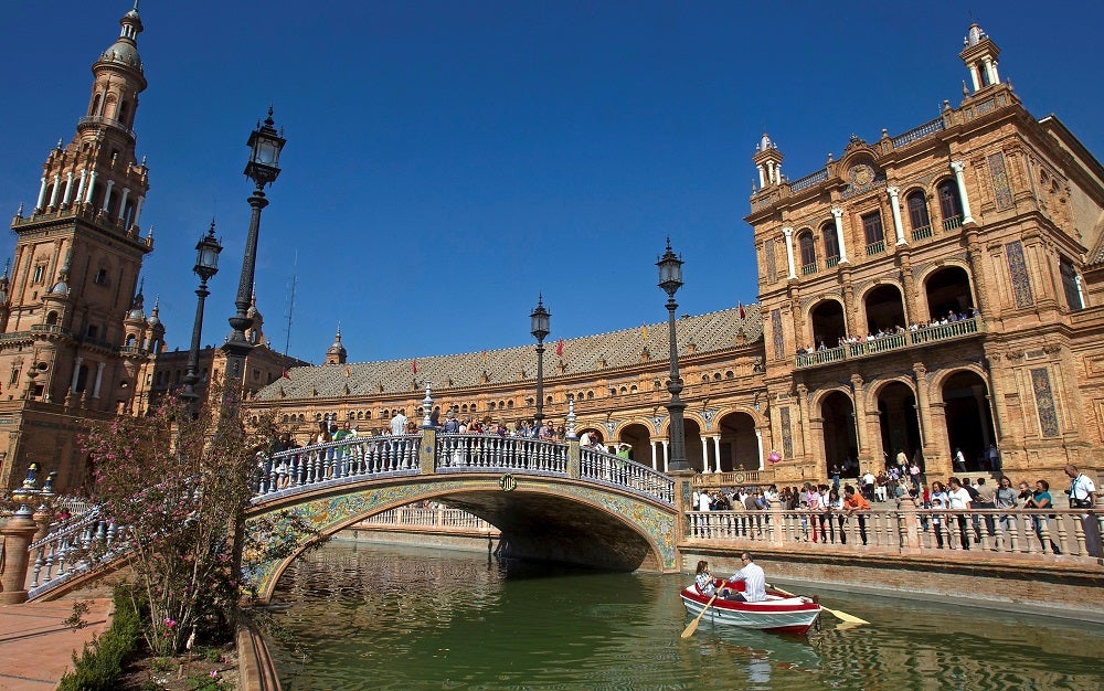La plaza de España contará, por primera vez, con un contrato permanente de conservación y mantenimiento La plaza de España contará, por primera vez, con un contrato permanente de conservación y mantenimiento