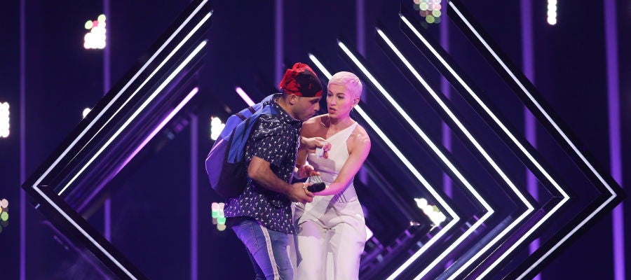 Espontáneo en la actuación de Reino Unido en Eurovisión Espontáneo en la actuación de Reino Unido en Eurovisión