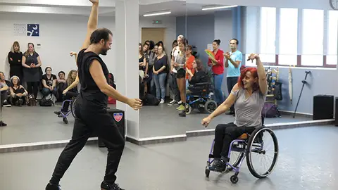Danza inclusiva en silla de ruedas Danza inclusiva en silla de ruedas