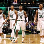 Los jugadores de los Celtics celebran la victoria Los jugadores de los Celtics celebran la victoria