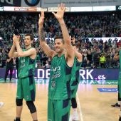 El Joventut celebrando la permanencia 