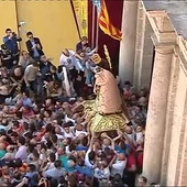 Miles de valencianos han participado en el traslado de la Virgen de los Desamparados Miles de valencianos han participado en el traslado de la Virgen de los Desamparados