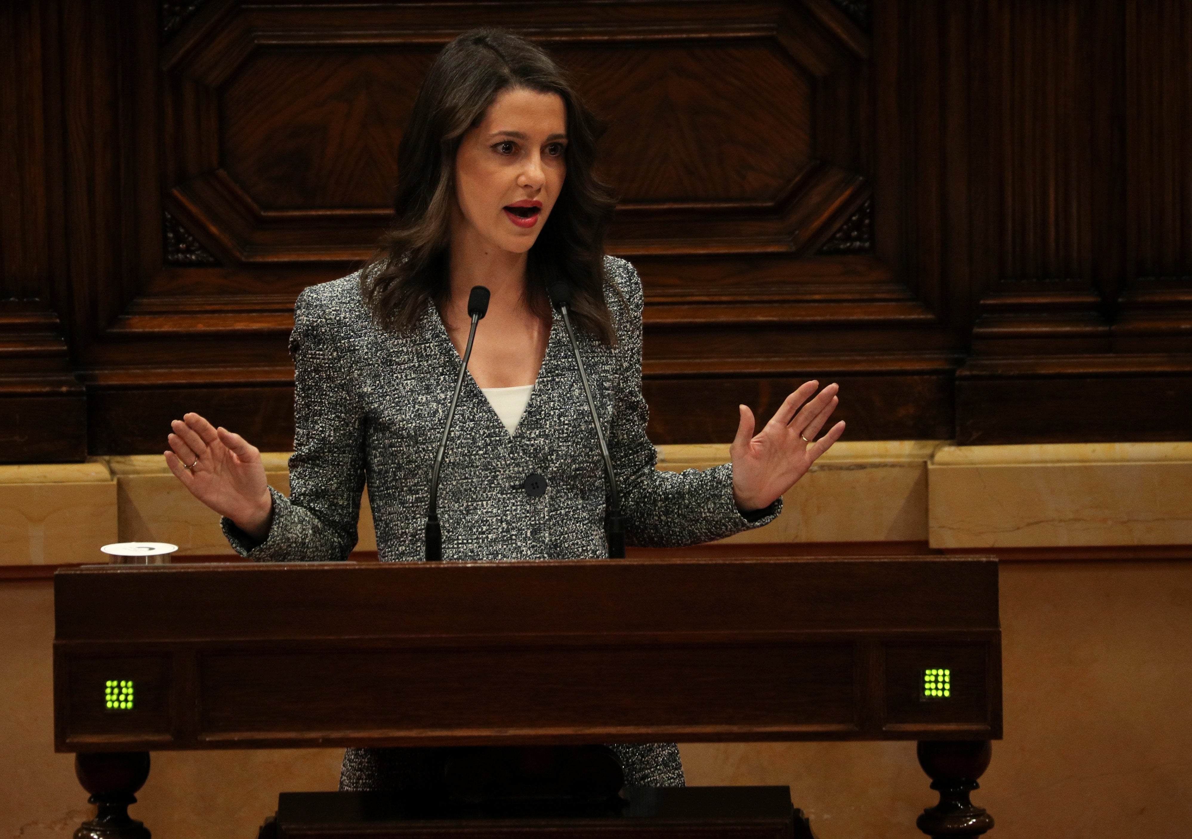 <p>Arrimadas asegura que los independentistas “están salivando" ante el gobierno del PSOE</p> <p>Arrimadas asegura que los independentistas “están salivando" ante el gobierno del PSOE</p>