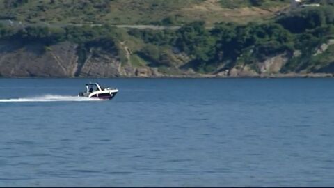 Muere un ni&ntilde;o en una barca de recreo tras pasarle por encima una lancha en una playa de Algeciras