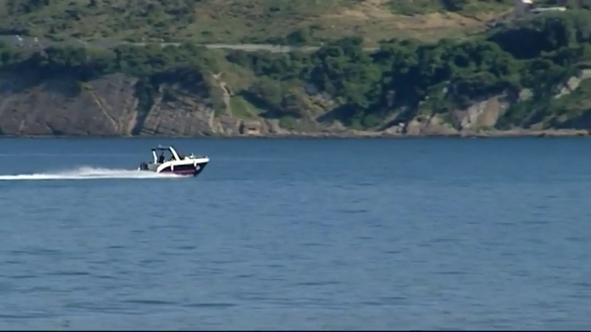Muere un niño en una barca de recreo tras pasarle por encima una lancha en una playa de Algeciras
