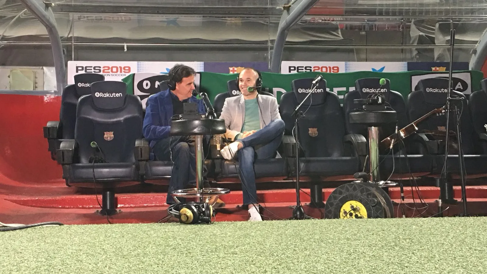 Iniesta en El Transistor con José Ramón de La Morena en el Camp Nou