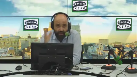 La entrada de David del Cura: A falta de Presidente telemático han elegido a uno por delegación de Puigdemont La entrada de David del Cura: A falta de Presidente telemático han elegido a uno por delegación de Puigdemont