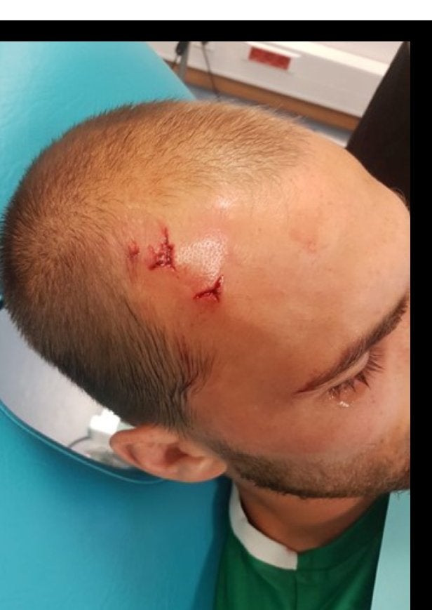 Decenas de aficionados invaden el entrenamiento del Sporting de Portugal y agreden a técnico y jugadores Decenas de aficionados invaden el entrenamiento del Sporting de Portugal y agreden a técnico y jugadores