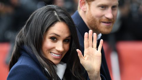 El pr&iacute;ncipe Enrique de Inglaterra y su prometida, Meghan Markle