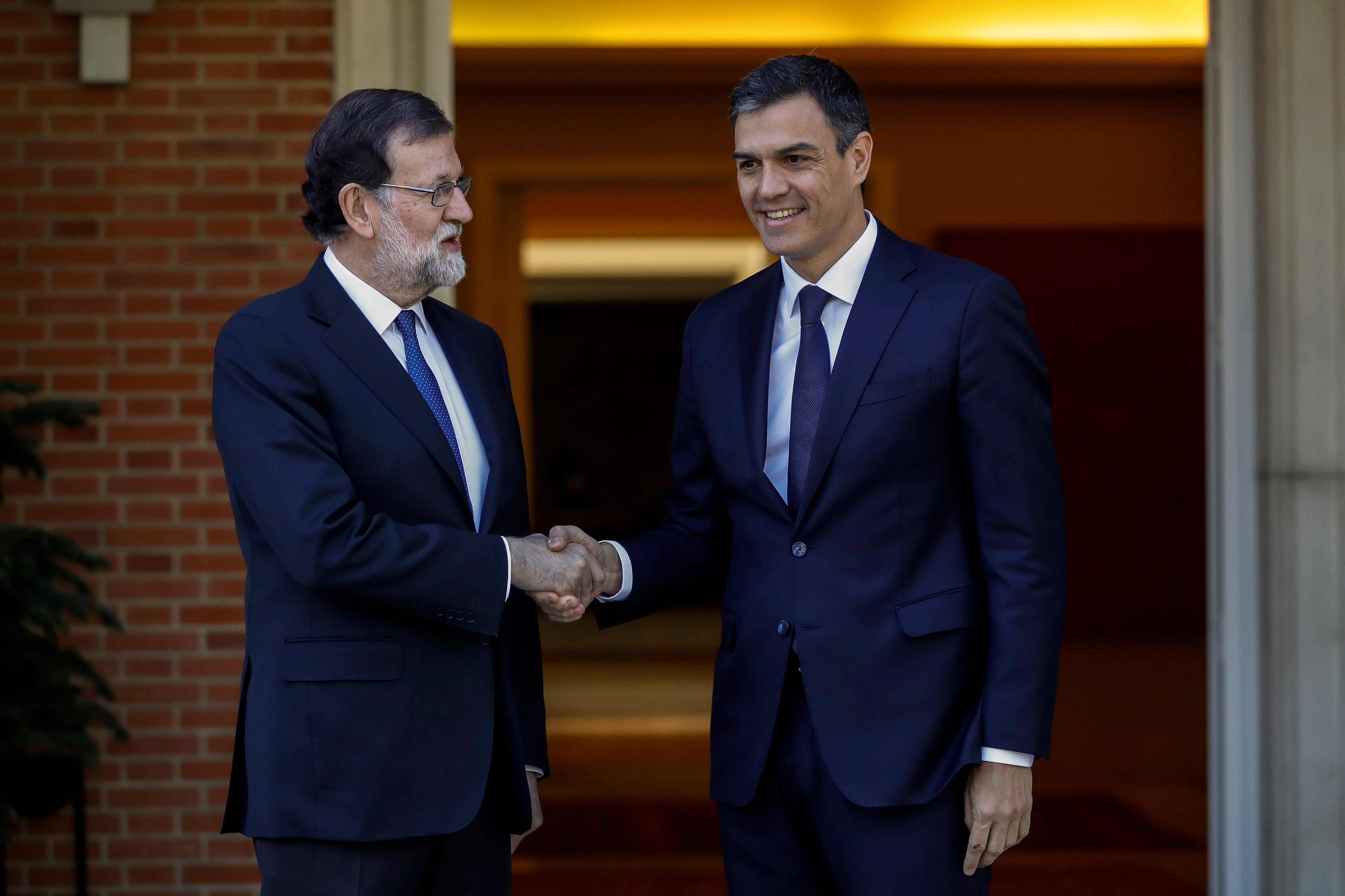 Las preguntas de Amón: "¿Puede convertirse contra Sánchez la moción de censura contra Rajoy?" Las preguntas de Amón: "¿Puede convertirse contra Sánchez la moción de censura contra Rajoy?"