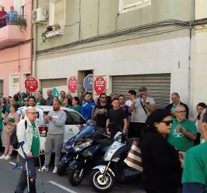 Concentración en Elche ante el desahucio de una familia con tres hijos menores Concentración en Elche ante el desahucio de una familia con tres hijos menores