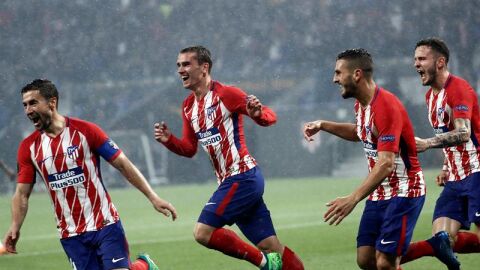 Los jugadores del Atl&eacute;tico de Madrid celebran el segundo gol de Griezmann