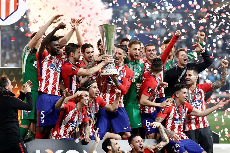 Jesús, conductor del autobús del Atlético: "Me tratan como a uno más de la plantilla, me han dado la enhorabuena" Jesús, conductor del autobús del Atlético: "Me tratan como a uno más de la plantilla, me han dado la enhorabuena"