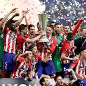 El Atlético de Madrid levanta el trofeo de campeón de la Europa League