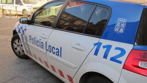 Un coche de la Polic&iacute;a Local de Palencia