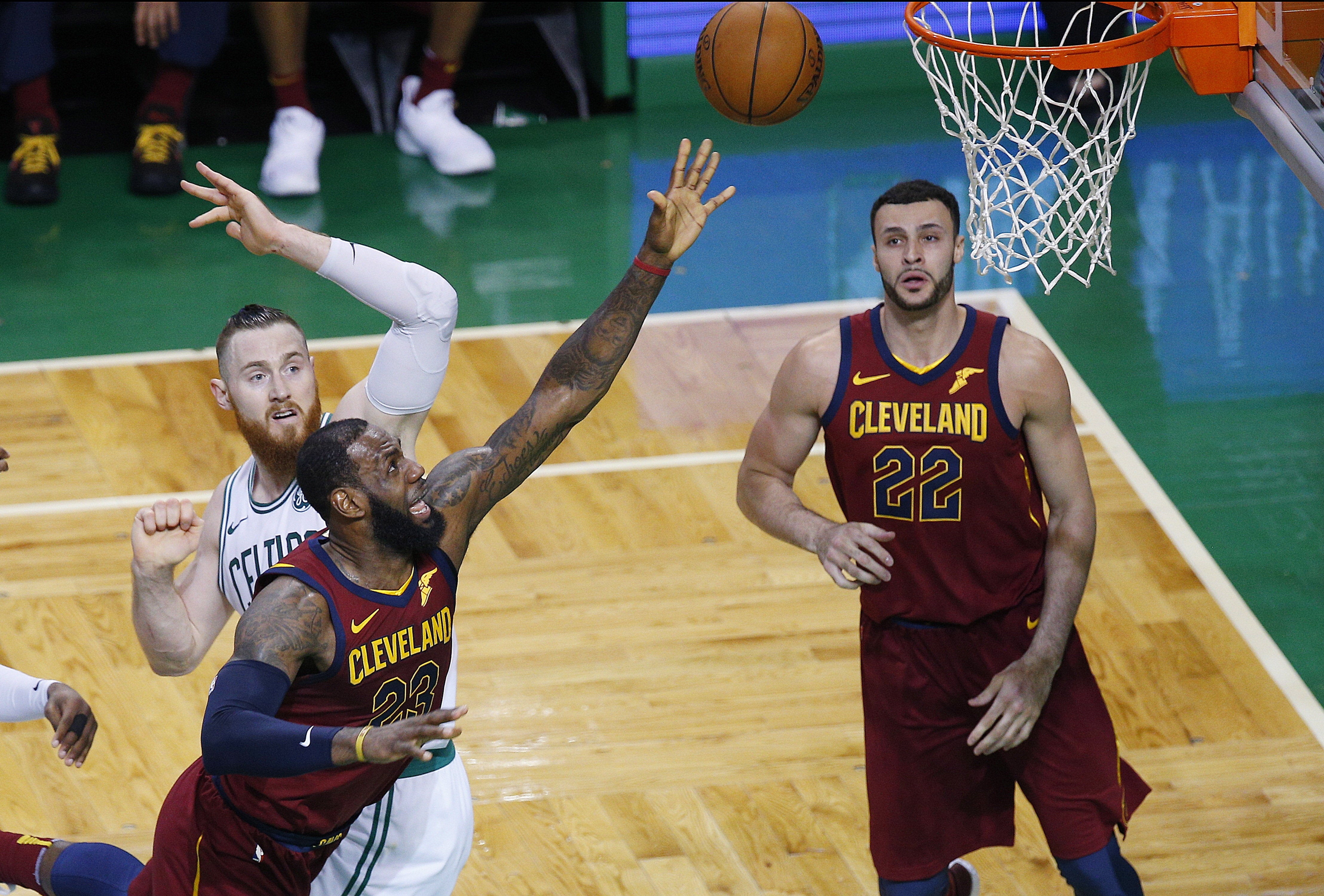 Un gran LeBron no es suficiente ante unos Celtics que encarrilan la final del Este Un gran LeBron no es suficiente ante unos Celtics que encarrilan la final del Este