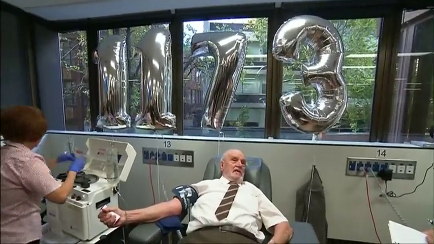 James Harrison, 'el hombre del brazo de oro', dona sangre por última vez tras más de 1.170 donaciones en sus 81 años James Harrison, 'el hombre del brazo de oro', dona sangre por última vez tras más de 1.170 donaciones en sus 81 años