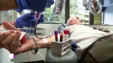 James Harrison, 'el hombre del brazo dorado': m&aacute;s de 1.170 donaciones de sangre a sus 81 a&ntilde;os