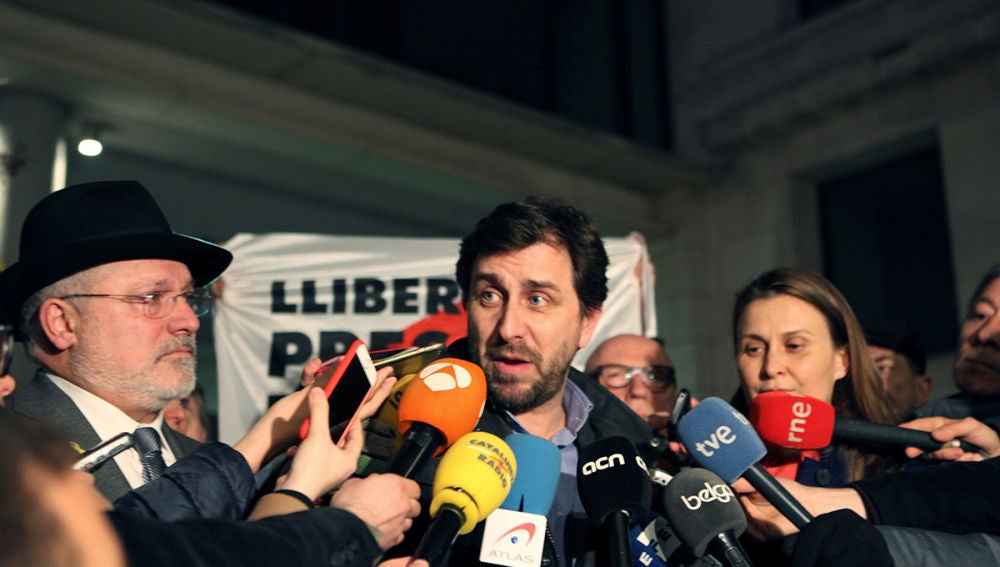 La Fiscalía pide al juez Llarena que confirme las prisiones de los investigados en Bélgica y emita nuevas euroórdenes La Fiscalía pide al juez Llarena que confirme las prisiones de los investigados en Bélgica y emita nuevas euroórdenes