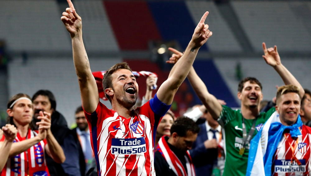 Gabi celebra con la afición el título de la Europa League