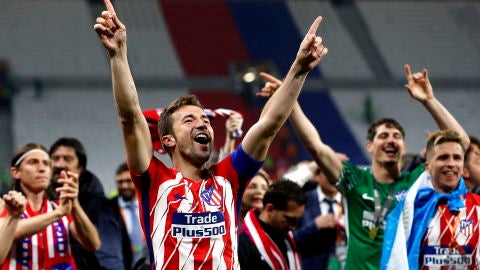 Gabi celebra con la afici&oacute;n el t&iacute;tulo de la Europa League