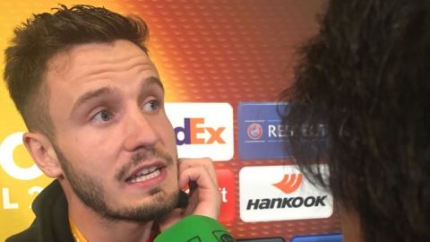 Sa&uacute;l en zona mixta tras la final de Europa League en El Transistor