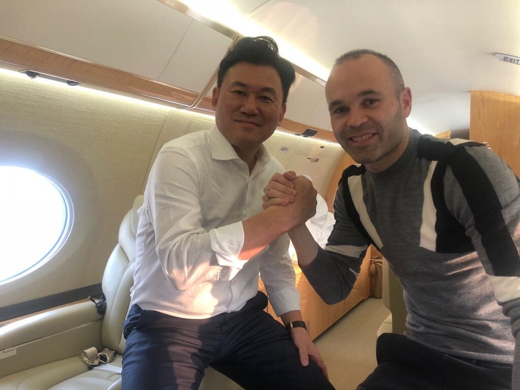 Iniesta ya viaja a Japón y el jueves será presentado como nuevo jugador del Vissel Kobe Iniesta ya viaja a Japón y el jueves será presentado como nuevo jugador del Vissel Kobe