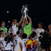 Casillas levanta la Décima Champions del Real Madrid junto a Sergio Ramos