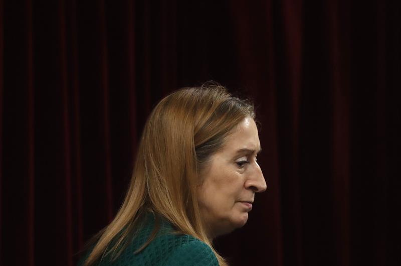 Ana Pastor comunica la investidura de Sánchez al Rey, que firma su nombramiento Ana Pastor comunica la investidura de Sánchez al Rey, que firma su nombramiento